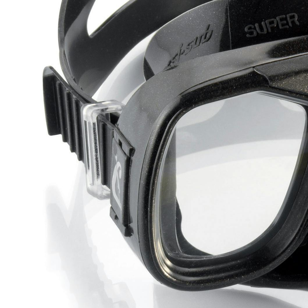 Cressi Superocchio Mask, Two Lens Buckle Detail
