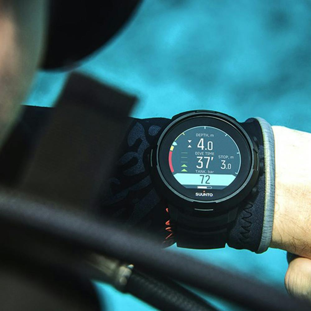 Suunto D5 Wrist Dive Computer with USB Cable Lifestyle