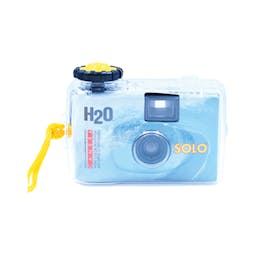 SOLO H2O 35mm Single-Use Waterproof Camera Front Thumbnail}