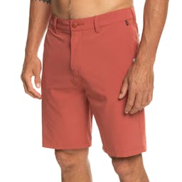 Quiksilver Ocean Union Amphibian Hybrid Shorts (Men's) - Marsala Side View on Model Thumbnail}