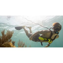 BLU3 Nomad Portable Tankless Diving System - View In Use Thumbnail}